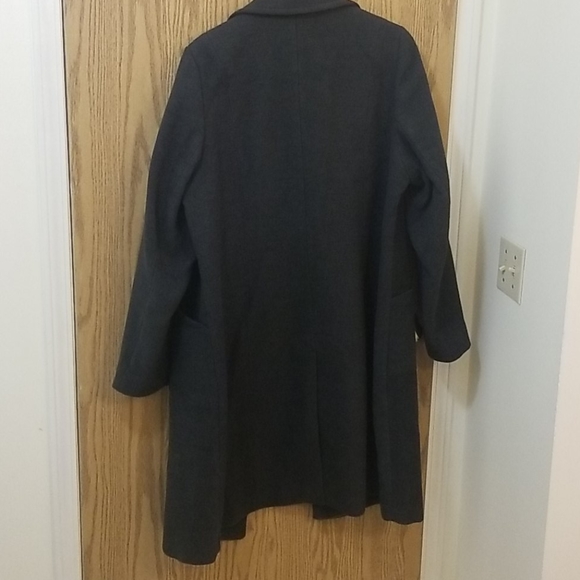 Grey Coat - Picture 3 of 4
